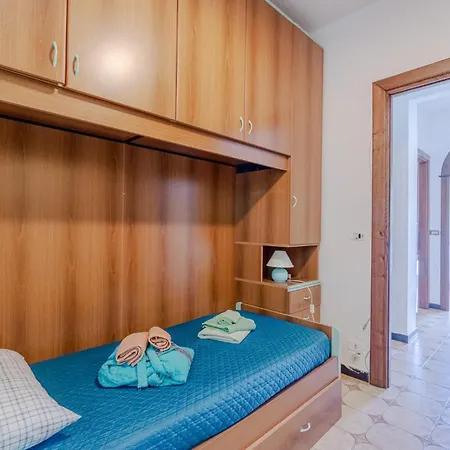 Awesome In With Outdoor Swimming Pool, Wifi And 3 Bedrooms Testana