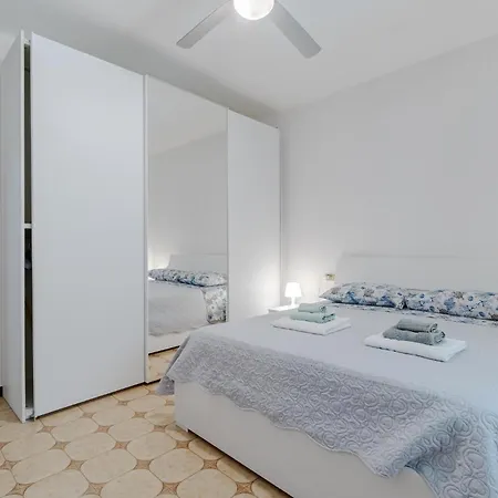 3 Bedroom Beautiful In * Testana