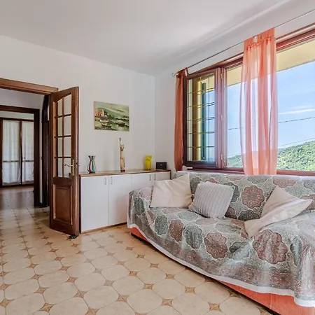 3 Bedroom Beautiful In Casa vacanze