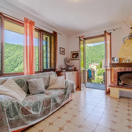 Casa vacanze 3 Bedroom Beautiful In Testana