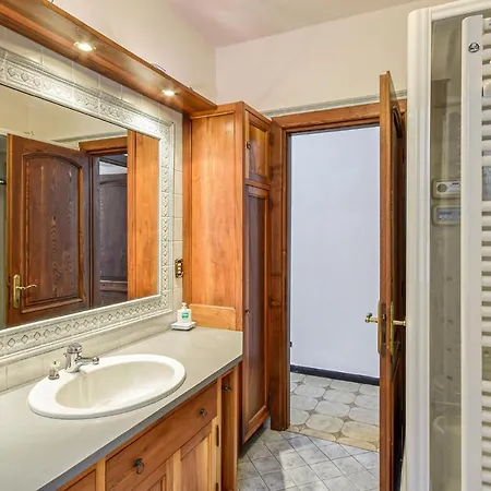 Awesome In With Outdoor Swimming Pool, Wifi And 3 Bedrooms بيت للعطل *
