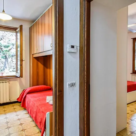 Awesome In With Outdoor Swimming Pool, Wifi And 3 Bedrooms بيت للعطل *
