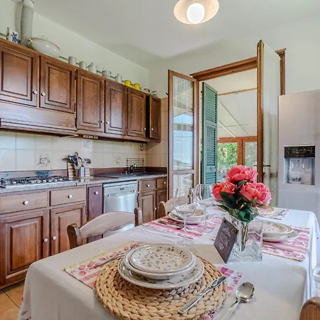Awesome In With Outdoor Swimming Pool, Wifi And 3 Bedrooms *