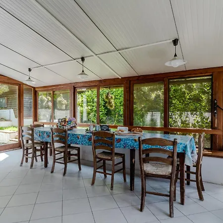 Awesome In With Outdoor Swimming Pool, Wifi And 3 Bedrooms بيت للعطل Testana