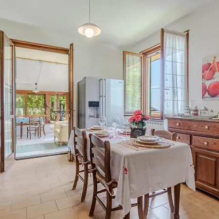3 Bedroom Beautiful In Testana